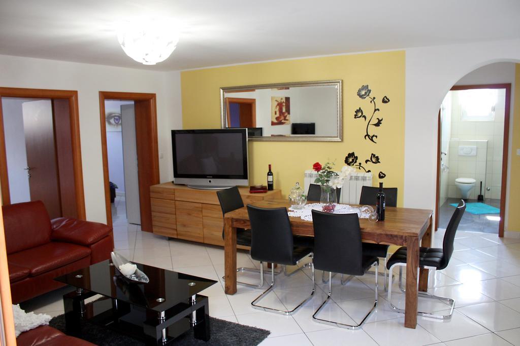 Apartments Villa Lili Umag Oda fotoğraf